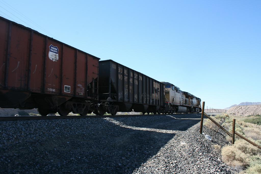 20081020 calico zzyzx 059.jpg - Afton Canyon - Even trains are bigger in the USA